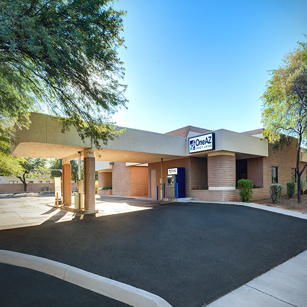 OneAZ Credit Union Tucson Alvernon Way branch - drive through