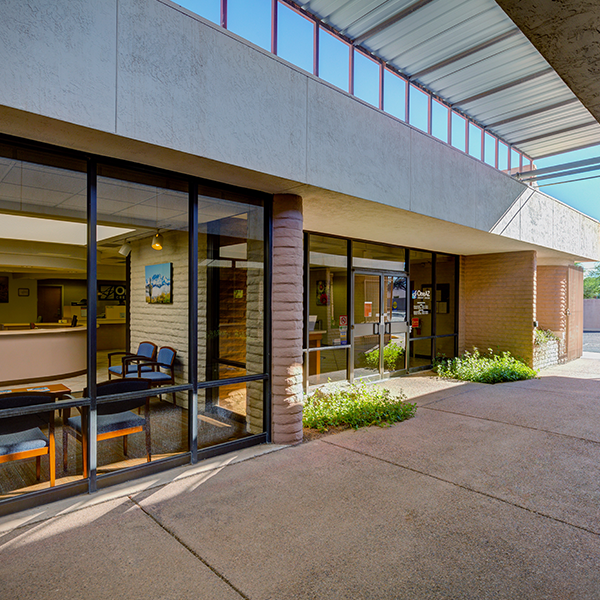 OneAZ Credit Union Tucson Alvernon Way branch - entrance