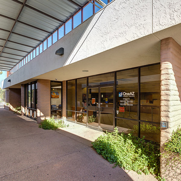 OneAZ Credit Union Tucson Alvernon Way branch - entrance 2