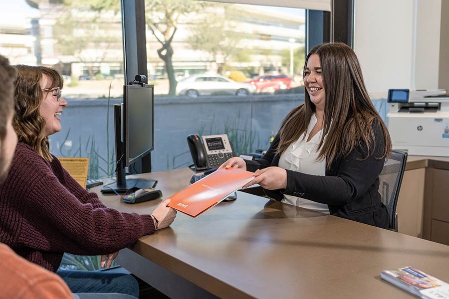 associate explaining to member the many benefits to having a checking account